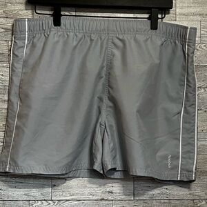 Reebok Ladies Gray Athletic Shorts‎ w/mesh Pouch Inside